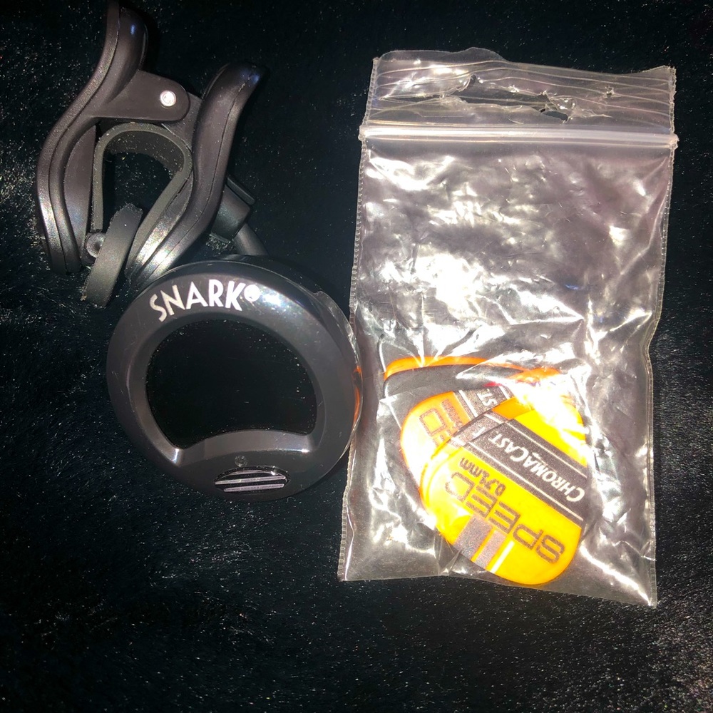 GUITAR/VIOLIN ACCESSORIES